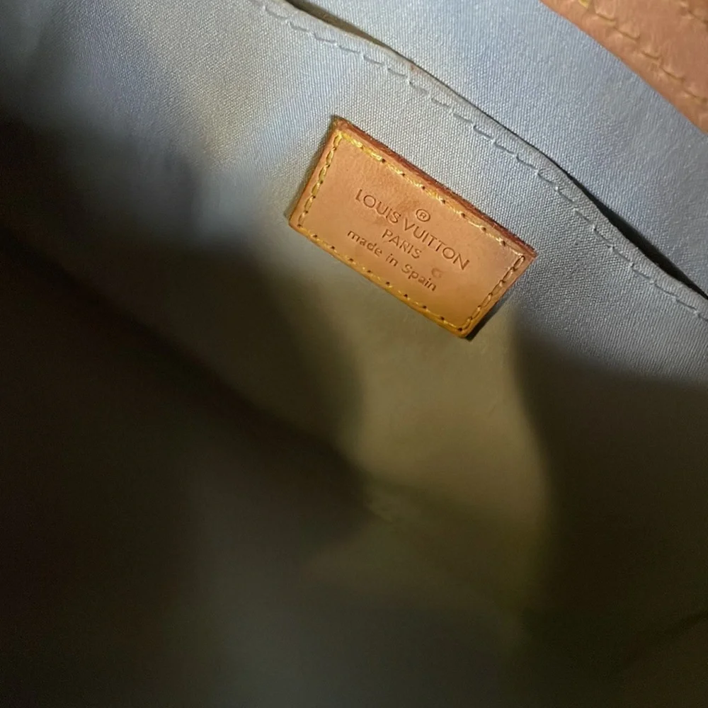 Authentic Louis Vuitton Pearl Venis Purse - Picture 2 of 6